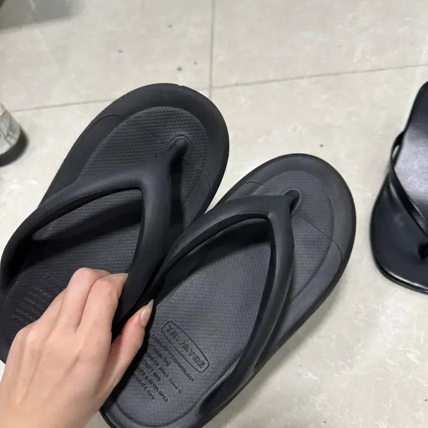 [BUNJANG] To&amp;To Zerovity Black Flip-Flops / 토앤토 제로비티 블랙 쪼리 슬리퍼
