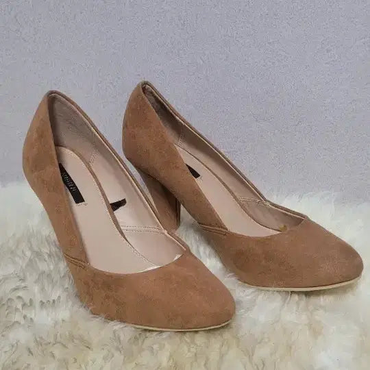 [BUNJANG] Forever 21 Brown Suede Heel - Size 240 / 포에버21 브라운 스웨이드 새신 힐 240 검은가죽240