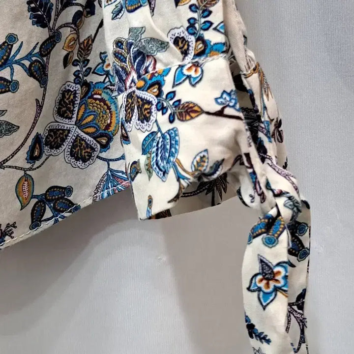 [BUNJANG] Zara Trafaluc Floral Pattern Blouse / 자라 트라팔룩 플라워 패턴 블라우스