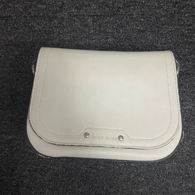 [BUNJANG] Nicole Miller Ivory Crossbody Bag / 니콜밀러 아이보리 크로스백 판매합니다.