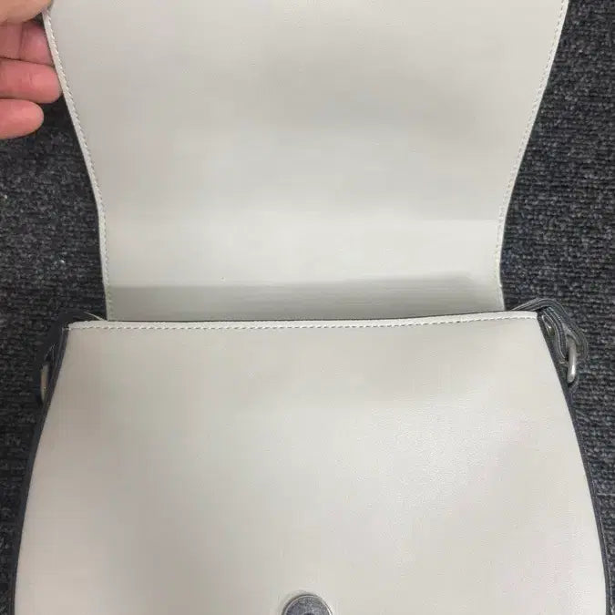 [BUNJANG] Nicole Miller Ivory Crossbody Bag / 니콜밀러 아이보리 크로스백 판매합니다.