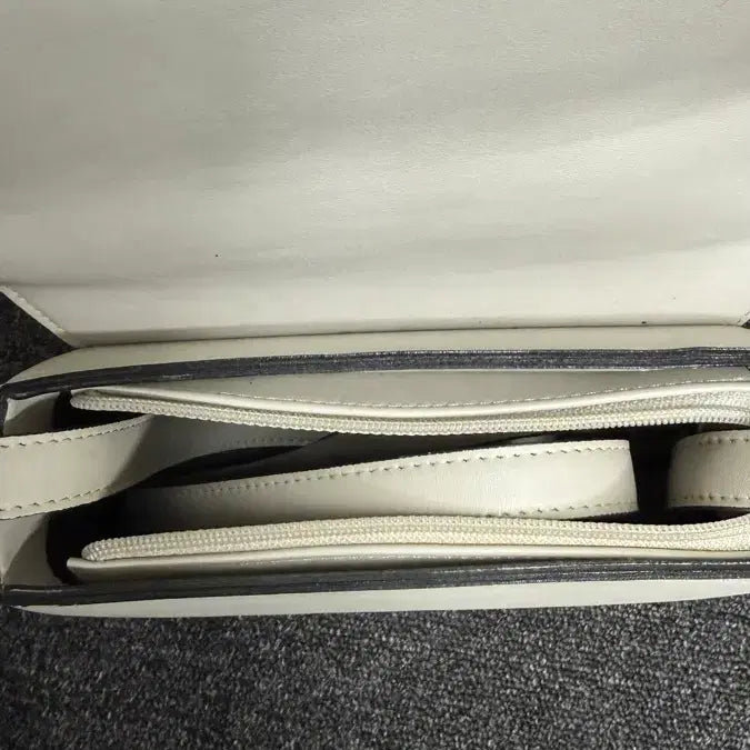 [BUNJANG] Nicole Miller Ivory Crossbody Bag / 니콜밀러 아이보리 크로스백 판매합니다.