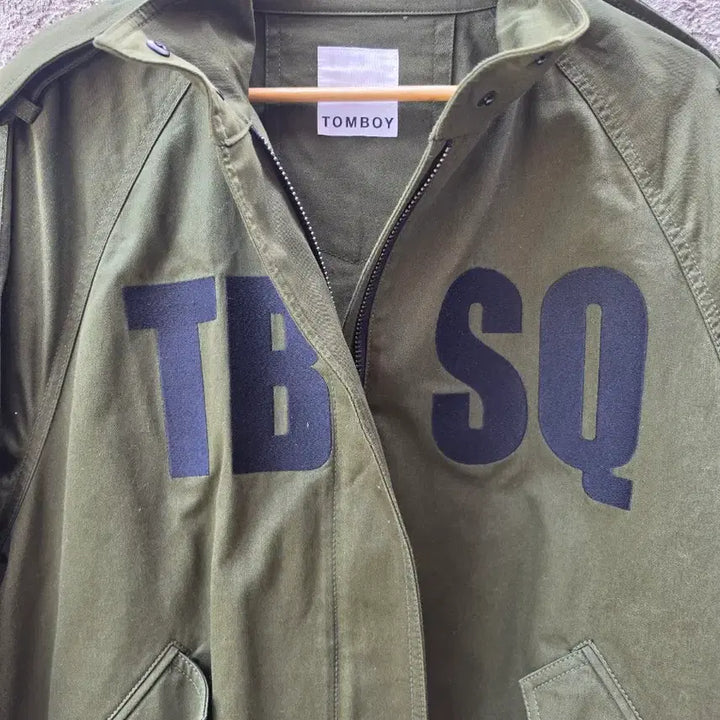 [BUNJANG] TOMBOY Oversized Field Jacket Khaki TB SQ Print Free Size / 톰보이 오버사이즈 야상자켓 - F