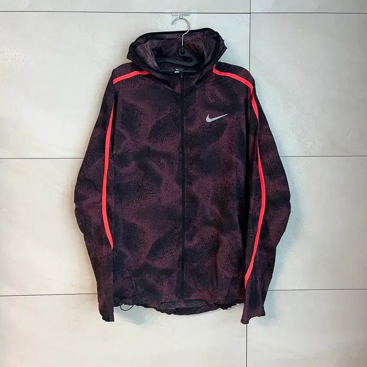 [BUNJANG] Nike Windrunner Running Hoodie Windbreaker (L/100) / 나이키 윈드러너 러닝 후드 바람막이 (L/100)