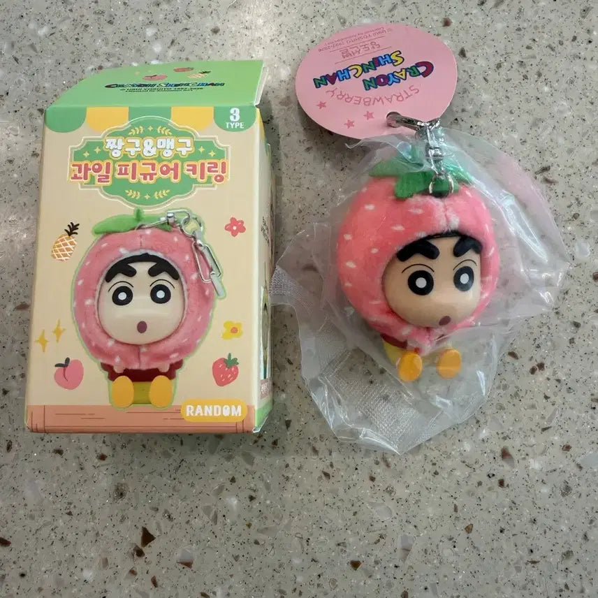 [BUNJANG] Strawberry Crayon Shin-chan Figure Keychain Capsule Toy / 딸기 짱구 과일 피규어 키링 캡슐 상자