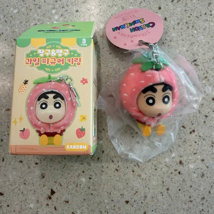 [BUNJANG] Strawberry Crayon Shin-chan Figure Keychain Capsule Toy / 딸기 짱구 과일 피규어 키링 캡슐 상자