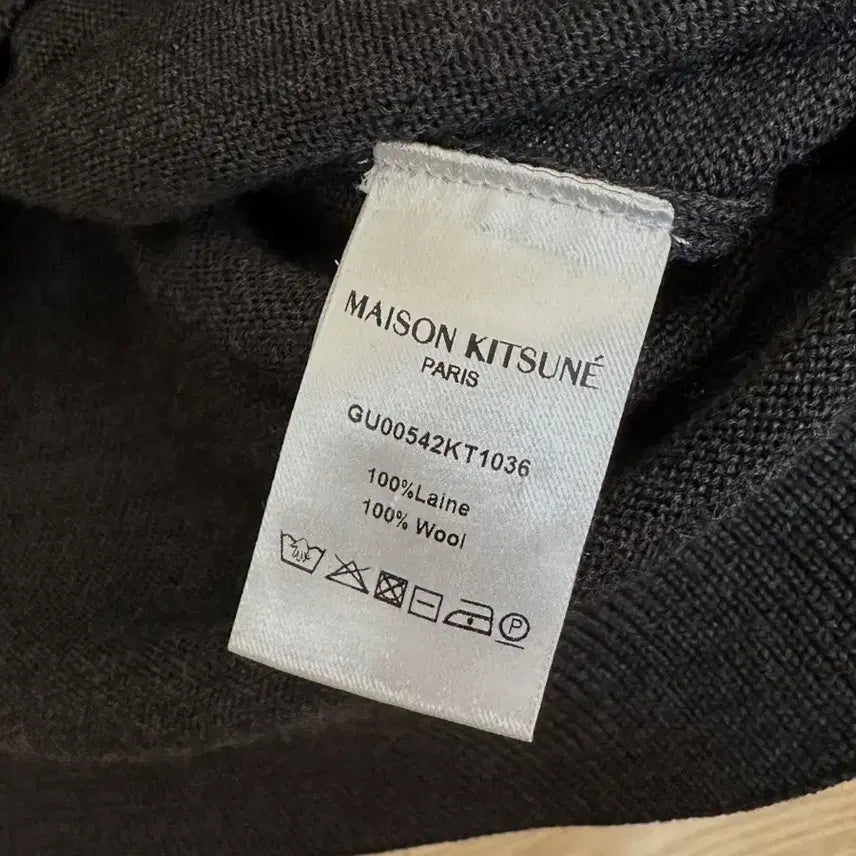 [BUNJANG] Maison Kitsune Fox Head Patch Classic Cardigan Anthracite Melange / 메종 키츠네 폭스 헤드 패치 클래식 가디건 앤트러사이트 멜란지