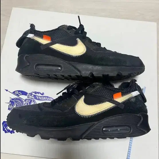 [SOLD OUT] 나이키 x 오프화이트 에어맥스90