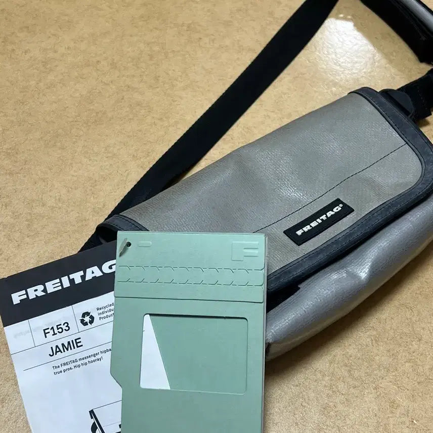 [BUNJANG] Freitag Jamie Silver Crossbody Bag / 프라이탁 제이미 실버 크로스백 (민트택o)