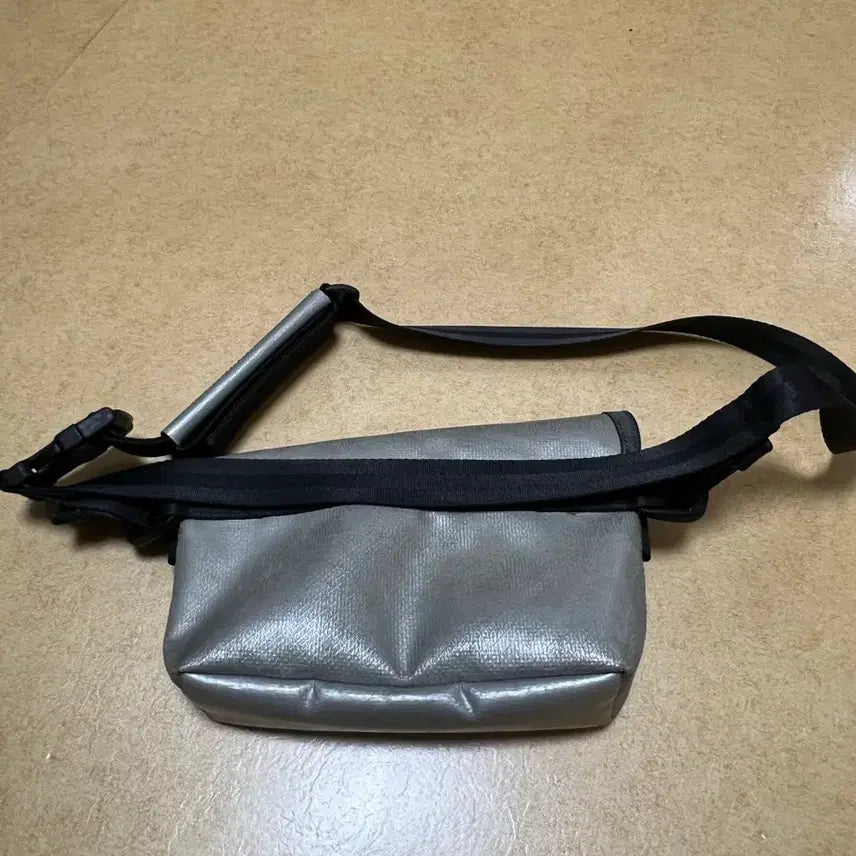 [BUNJANG] Freitag Jamie Silver Crossbody Bag / 프라이탁 제이미 실버 크로스백 (민트택o)