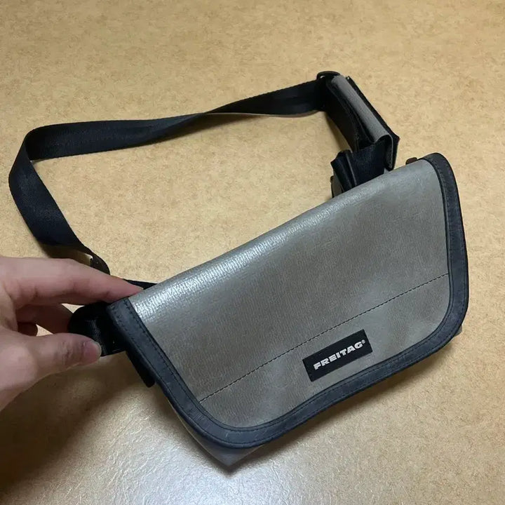 [BUNJANG] Freitag Jamie Silver Crossbody Bag / 프라이탁 제이미 실버 크로스백 (민트택o)