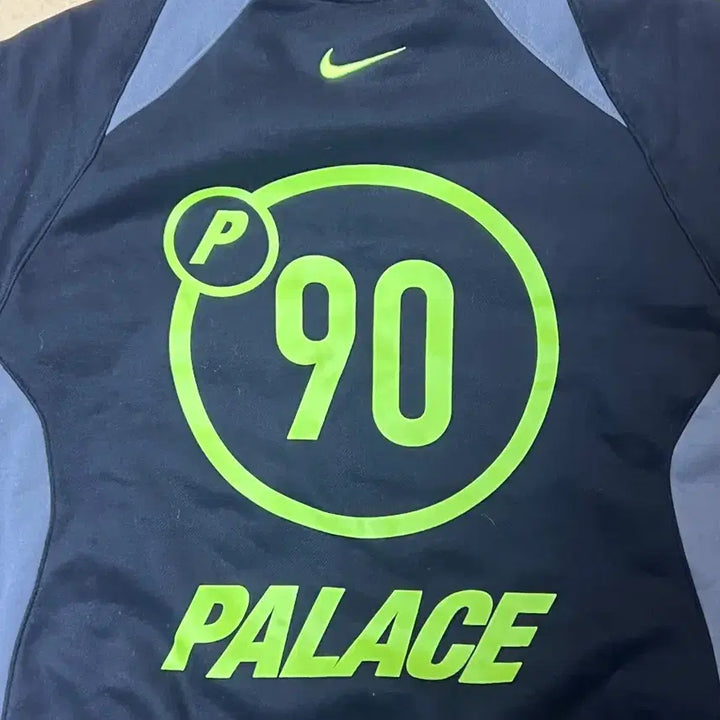 [BUNJANG] Palace x Nike Total P90 Crew Black Sweatshirt / 팔라스 x 나이키 토탈 P90 크루 블랙 - 25FW