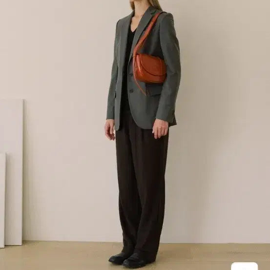 [BUNJANG] Mongmongde Classic Half Moon Crossbody Bag / 몽드몽드 클래식 하프문 크로스백