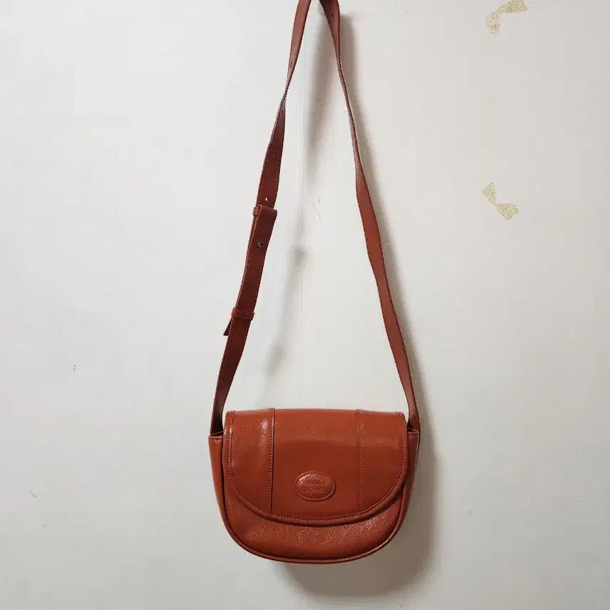 [BUNJANG] Mongmongde Classic Half Moon Crossbody Bag / 몽드몽드 클래식 하프문 크로스백