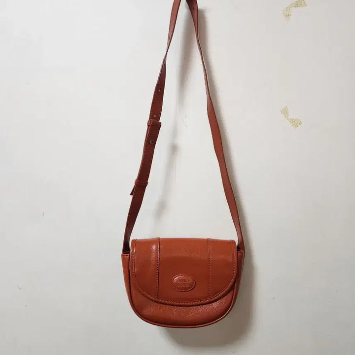 [BUNJANG] Mongmongde Classic Half Moon Crossbody Bag / 몽드몽드 클래식 하프문 크로스백