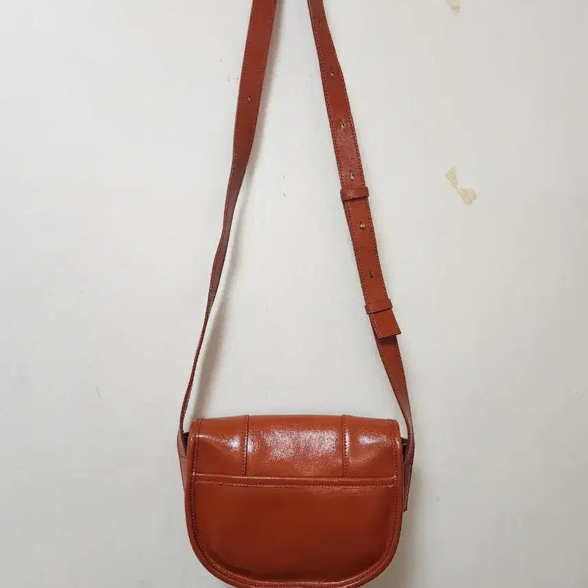[BUNJANG] Mongmongde Classic Half Moon Crossbody Bag / 몽드몽드 클래식 하프문 크로스백