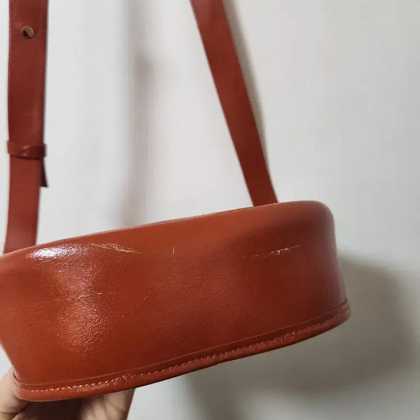 [BUNJANG] Mongmongde Classic Half Moon Crossbody Bag / 몽드몽드 클래식 하프문 크로스백