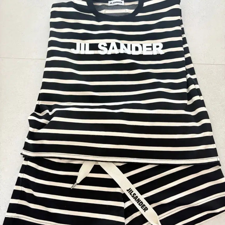 [BUNJANG] Jil Sander Black Stripe T-shirt and Pants Set / 질샌더 블랙 스트라이프 티셔츠 바지 세트