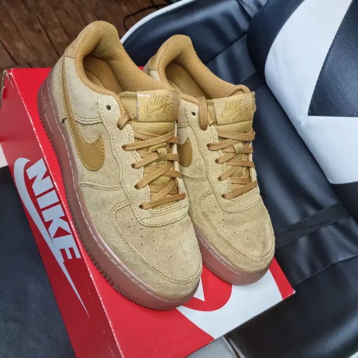 [BUNJANG] Nike Air Force 1 Sneakers (240) / 나이키 에어포스1 운동화 (240)