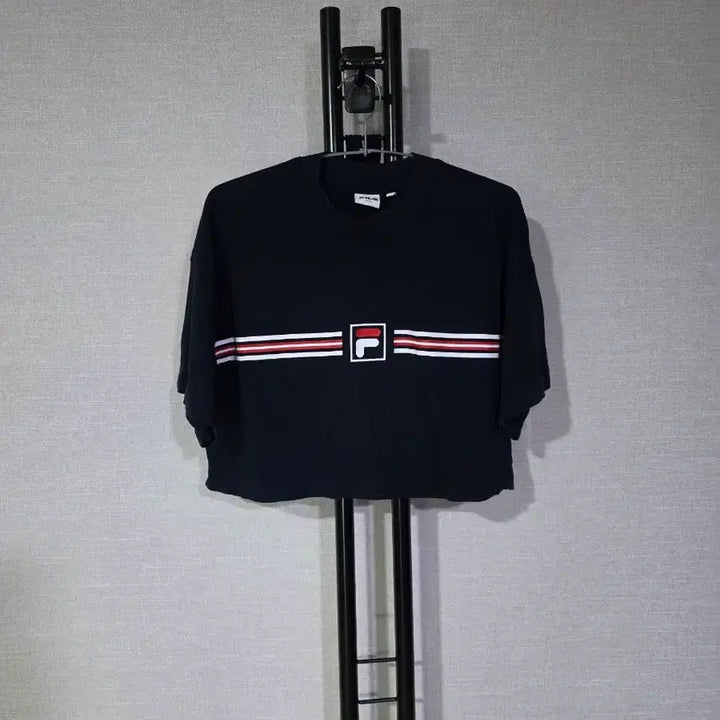 [BUNJANG] Fila Navy Crop T-shirt (S) / 휠라 네이비 크롭 반팔 티셔츠 S