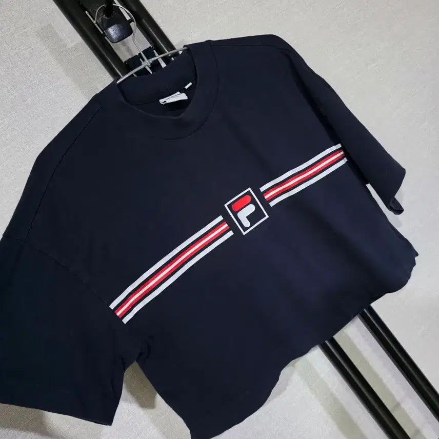 [BUNJANG] Fila Navy Crop T-shirt (S) / 휠라 네이비 크롭 반팔 티셔츠 S