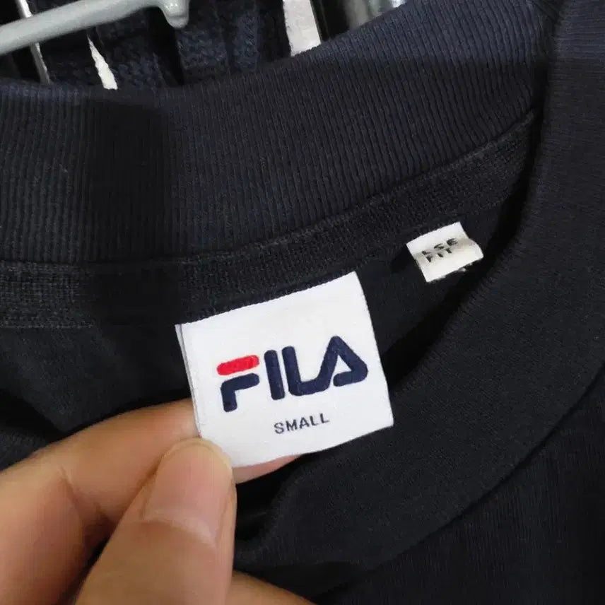 [BUNJANG] Fila Navy Crop T-shirt (S) / 휠라 네이비 크롭 반팔 티셔츠 S