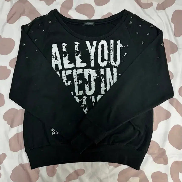 [BUNJANG] Punk Studded Raglan Long Sleeve Sweatshirt / 펑크 스터드 나그랑 롱슬 맨투맨