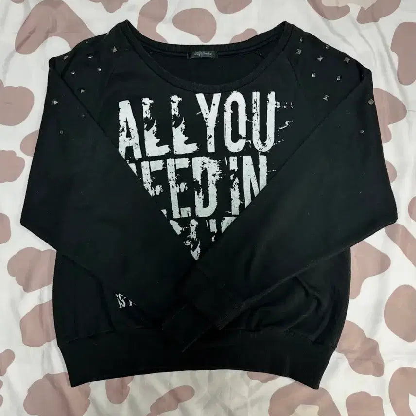 [BUNJANG] Punk Studded Raglan Long Sleeve Sweatshirt / 펑크 스터드 나그랑 롱슬 맨투맨