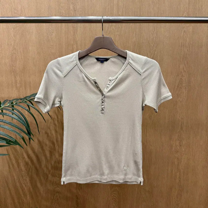 [BUNJANG] Burberry London Slim Fit Beige T-shirt / 버버리 런던 반팔 티셔츠 골지 버튼 로고 디테일 슬림핏 베이지