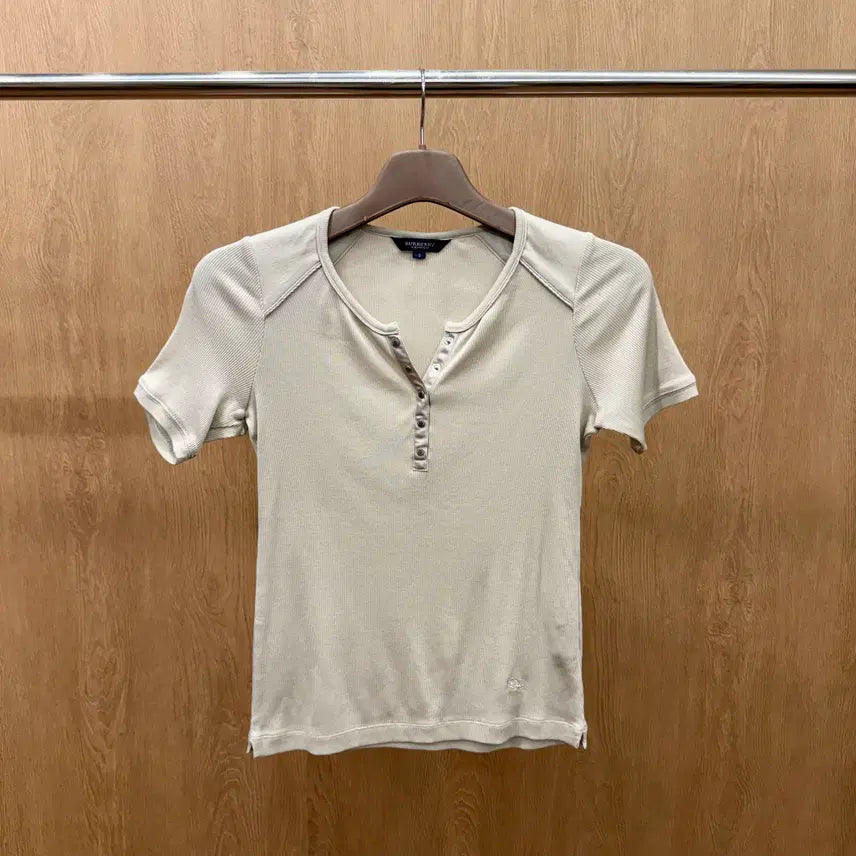 [BUNJANG] Burberry London Slim Fit Beige T-shirt / 버버리 런던 반팔 티셔츠 골지 버튼 로고 디테일 슬림핏 베이지