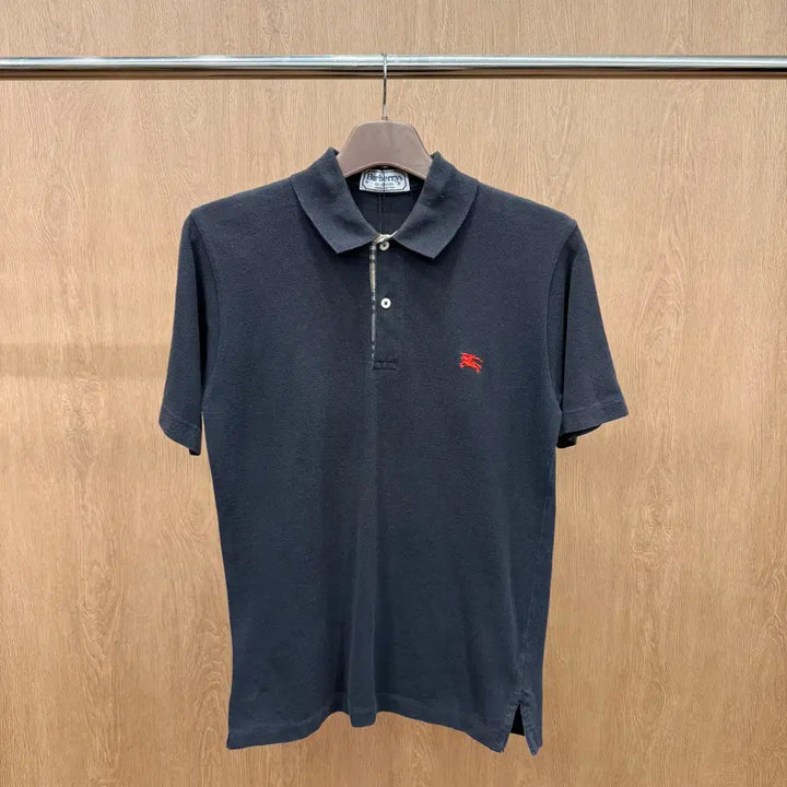 [BUNJANG] Burberry Embroidered Logo Polo Shirt / 버버리 카라 반팔 피케 티셔츠 자수 로고 디테일 기본핏 블랙