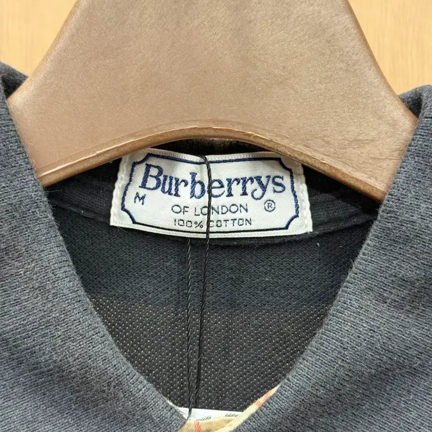 [BUNJANG] Burberry Embroidered Logo Polo Shirt / 버버리 카라 반팔 피케 티셔츠 자수 로고 디테일 기본핏 블랙