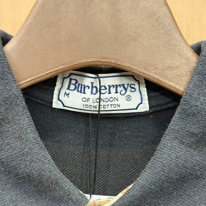 [BUNJANG] Burberry Embroidered Logo Polo Shirt / 버버리 카라 반팔 피케 티셔츠 자수 로고 디테일 기본핏 블랙