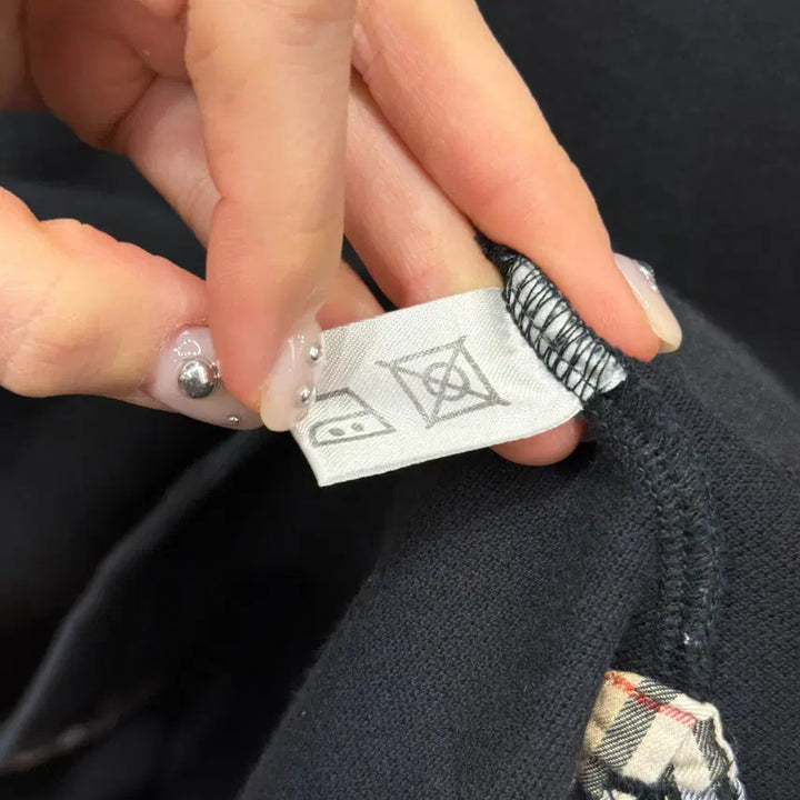 [BUNJANG] Burberry Embroidered Logo Polo Shirt / 버버리 카라 반팔 피케 티셔츠 자수 로고 디테일 기본핏 블랙