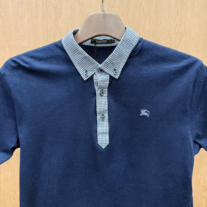 [BUNJANG] Burberry Black Label Checkered Collar T-shirt Slim Fit Navy / 버버리 블랙라벨 체크 카라 반팔 티셔츠 자수 로고 디테일 슬림핏 네이비