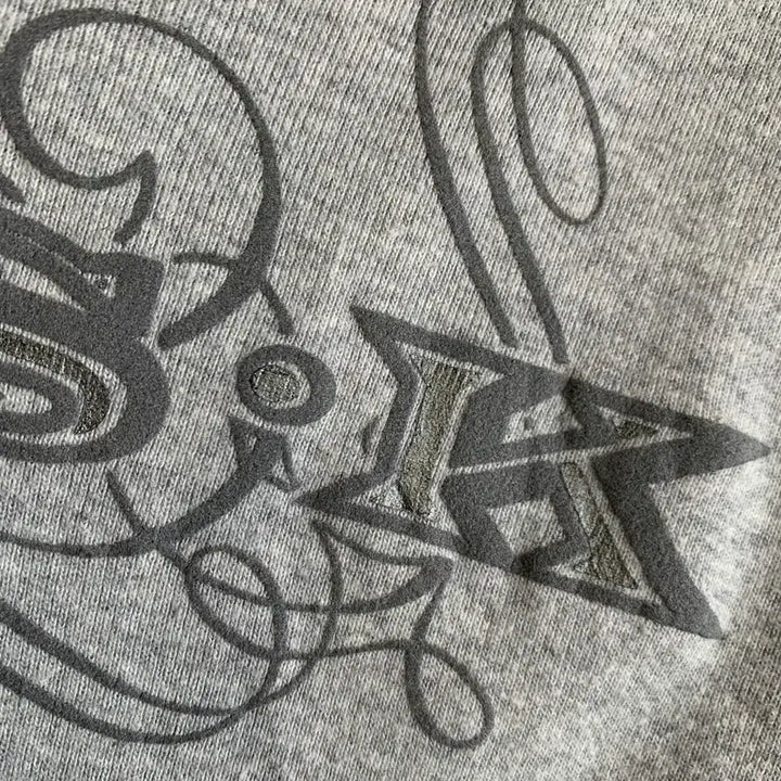 [BUNJANG] RUSS K Vintage Lettering V-Neck T-Shirt / RUSS K 빈티지 레터링 브이넥 티셔츠 1903