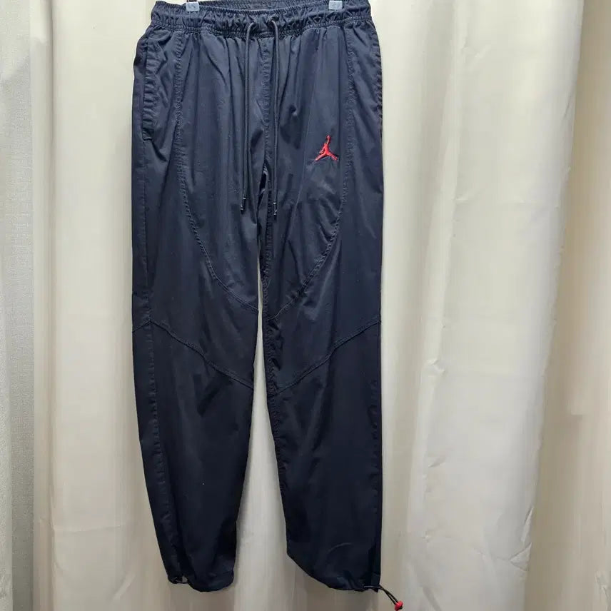 [BUNJANG] Jordan Essential Woven Pants (Black/Red Embroidery) - L / 조던 에센셜 우븐 팬츠 (블랙/레드 자수)사이즈: L