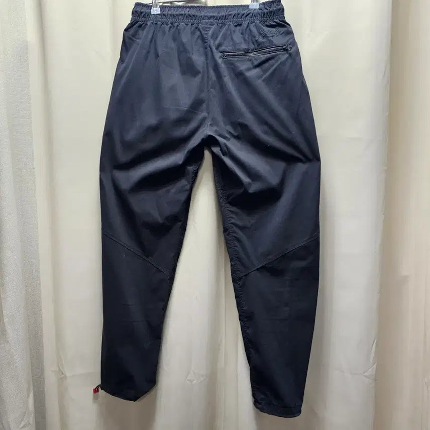 [BUNJANG] Jordan Essential Woven Pants (Black/Red Embroidery) - L / 조던 에센셜 우븐 팬츠 (블랙/레드 자수)사이즈: L