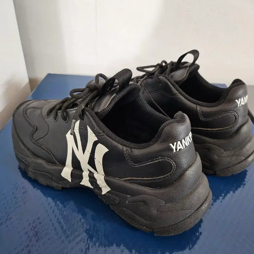 [SOLD OUT] MLB 265사이즈 블랙 운동화