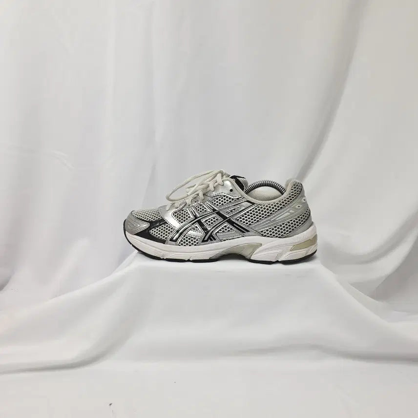 [BUNJANG] Asics Gel-1130 White Silver Sneakers / 빈티지하서 240 아식스 젤 1130 화이트 실버 스니커즈