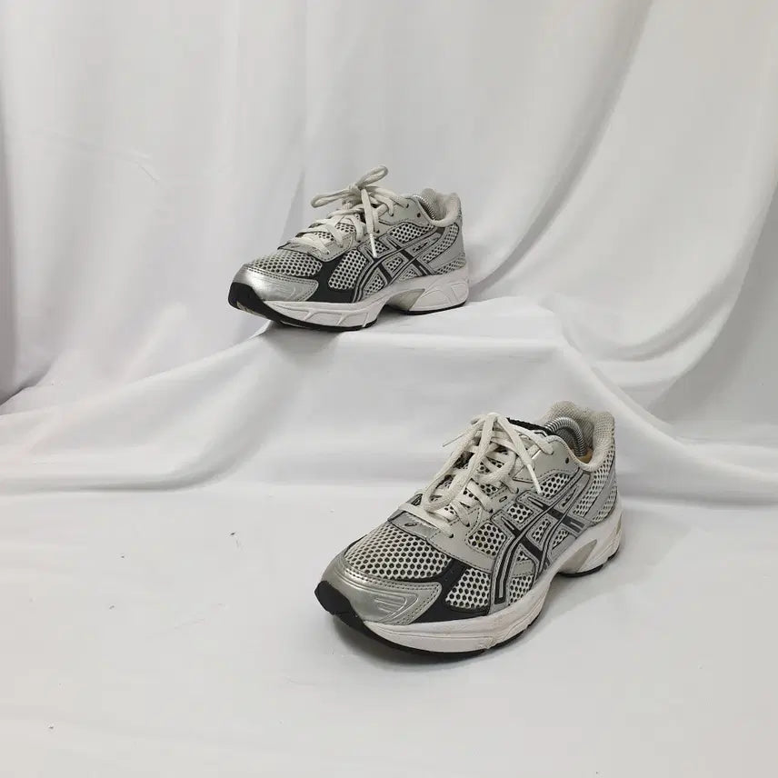 [BUNJANG] Asics Gel-1130 White Silver Sneakers / 빈티지하서 240 아식스 젤 1130 화이트 실버 스니커즈