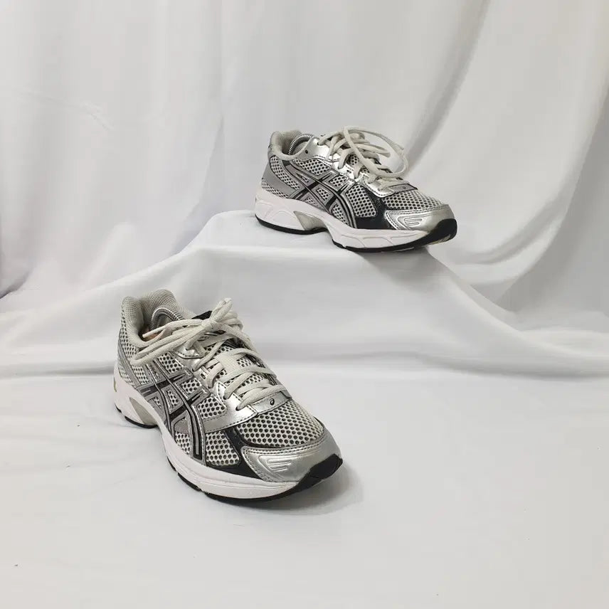 [BUNJANG] Asics Gel-1130 White Silver Sneakers / 빈티지하서 240 아식스 젤 1130 화이트 실버 스니커즈