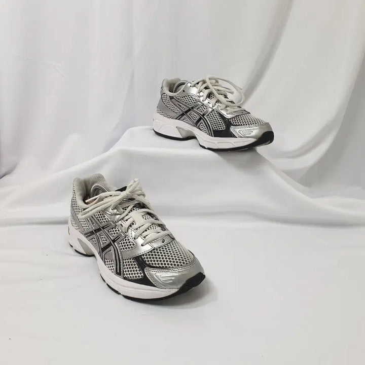 [BUNJANG] Asics Gel-1130 White Silver Sneakers / 빈티지하서 240 아식스 젤 1130 화이트 실버 스니커즈