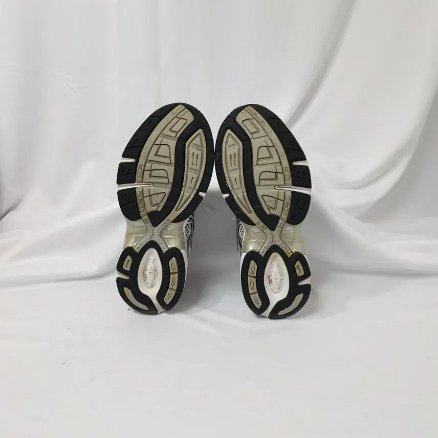 [BUNJANG] Asics Gel-1130 White Silver Sneakers / 빈티지하서 240 아식스 젤 1130 화이트 실버 스니커즈
