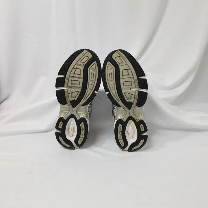 [BUNJANG] Asics Gel-1130 White Silver Sneakers / 빈티지하서 240 아식스 젤 1130 화이트 실버 스니커즈