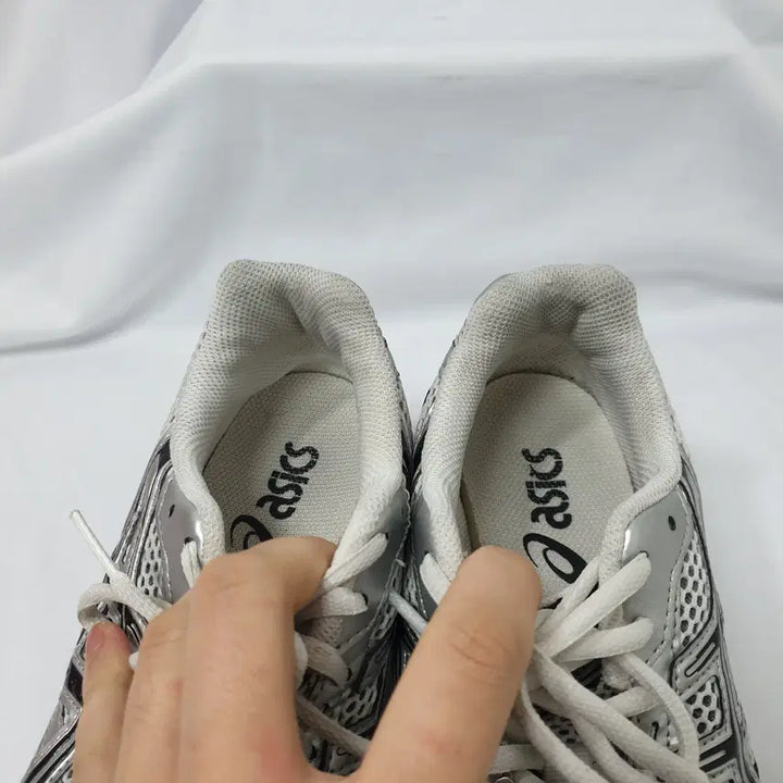 [BUNJANG] Asics Gel-1130 White Silver Sneakers / 빈티지하서 240 아식스 젤 1130 화이트 실버 스니커즈
