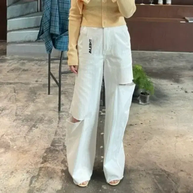 [SOLD OUT] 새상품) 더일마 컷아웃 와이드 데님팬츠 화이트 더일마 바지