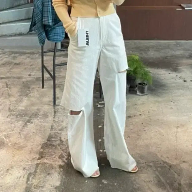 [SOLD OUT] 새상품) 더일마 컷아웃 와이드 데님팬츠 화이트 더일마 바지
