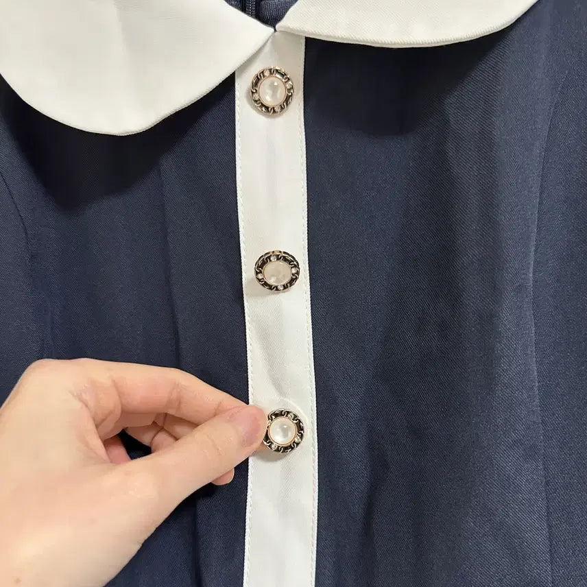 [BUNJANG] CHICLINE Pleated Collar Dress / M) 시크라인 배색 카라 플리츠 원피스 카라원피스