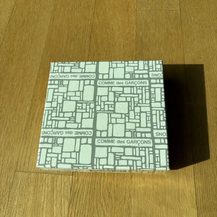 [SOLD OUT] 꼼데가르송 지갑 클로버 패턴 그린